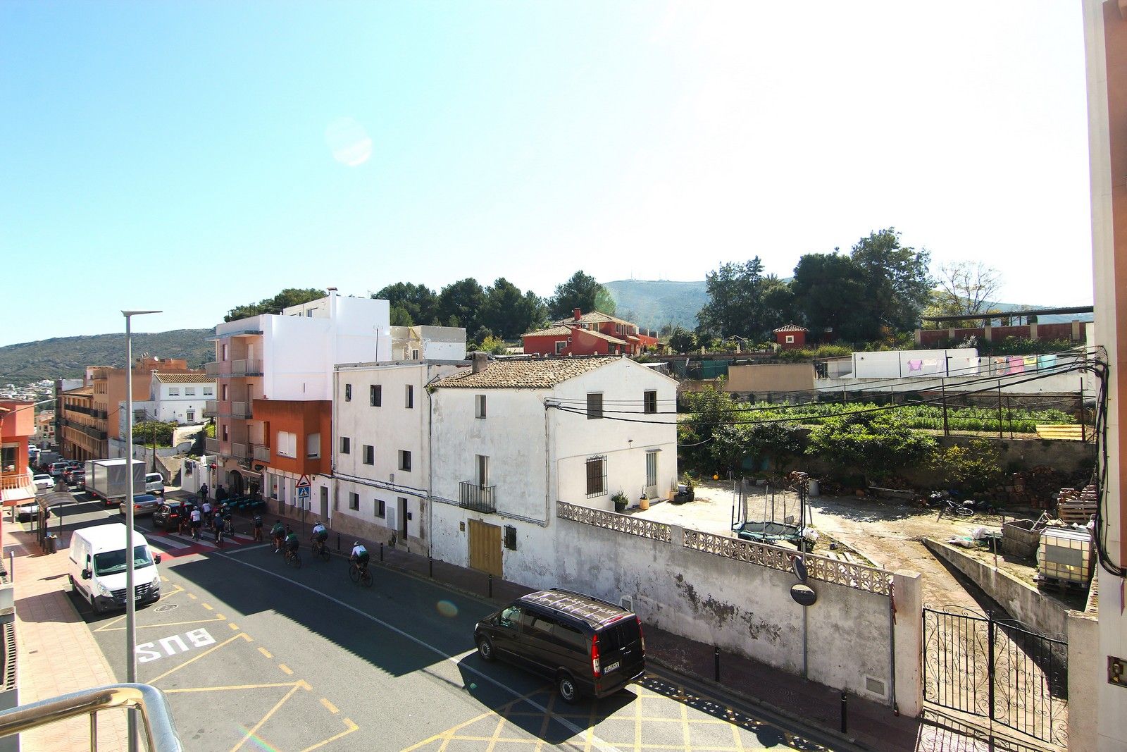 Apartamento en venta con 4 habitaciones y amplia terraza en el centro de Benitatxell.