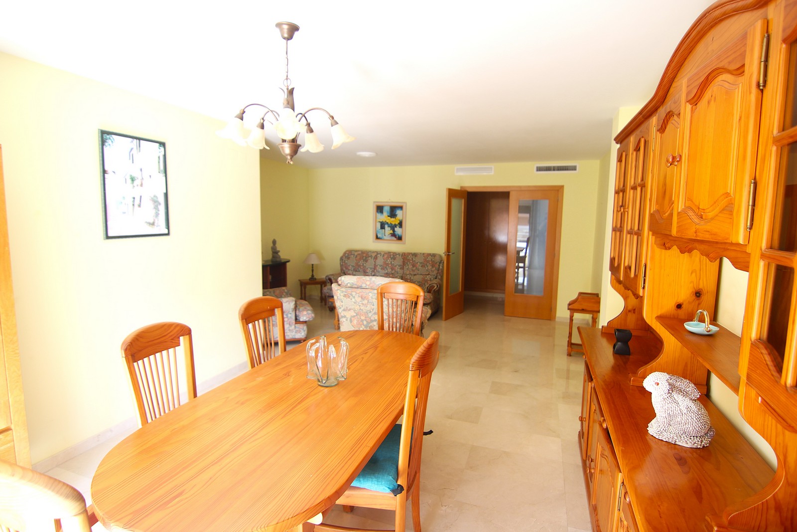 Apartamento en venta con 4 habitaciones y amplia terraza en el centro de Benitatxell.
