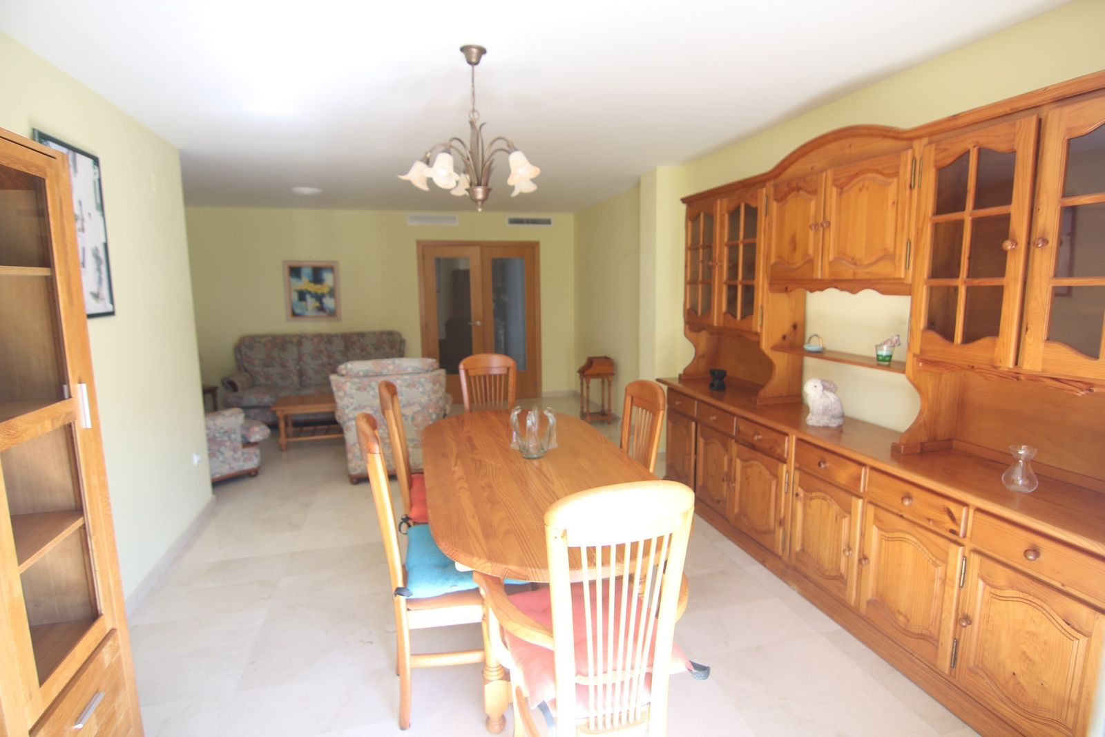 Apartamento en venta con 4 habitaciones y amplia terraza en el centro de Benitatxell.