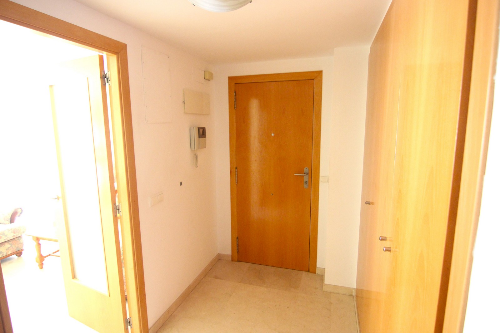 Apartamento en venta con 4 habitaciones y amplia terraza en el centro de Benitatxell.
