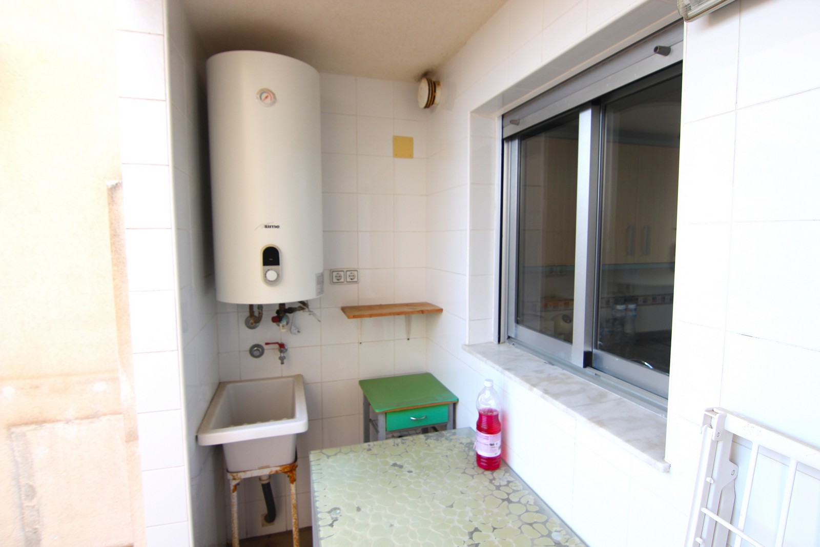 Apartamento en venta con 4 habitaciones y amplia terraza en el centro de Benitatxell.