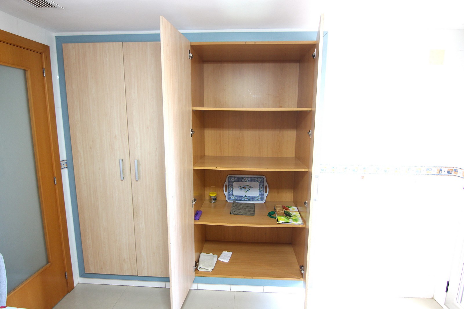 Apartamento en venta con 4 habitaciones y amplia terraza en el centro de Benitatxell.