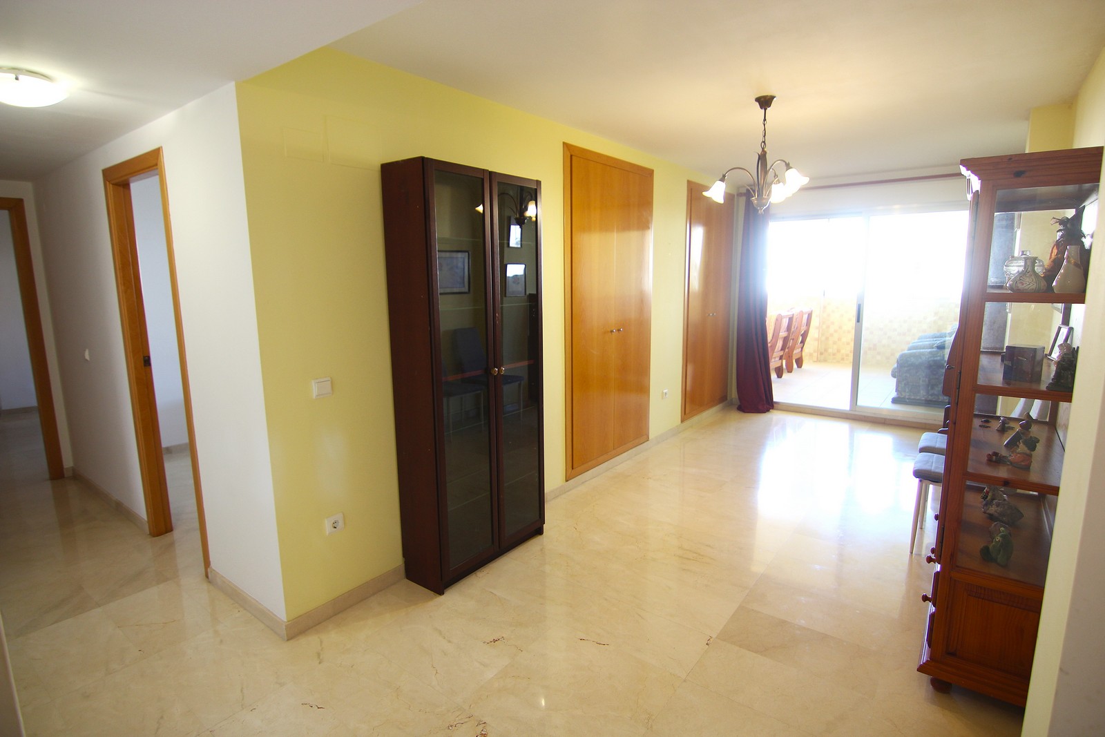 Apartamento en venta con 4 habitaciones y amplia terraza en el centro de Benitatxell.