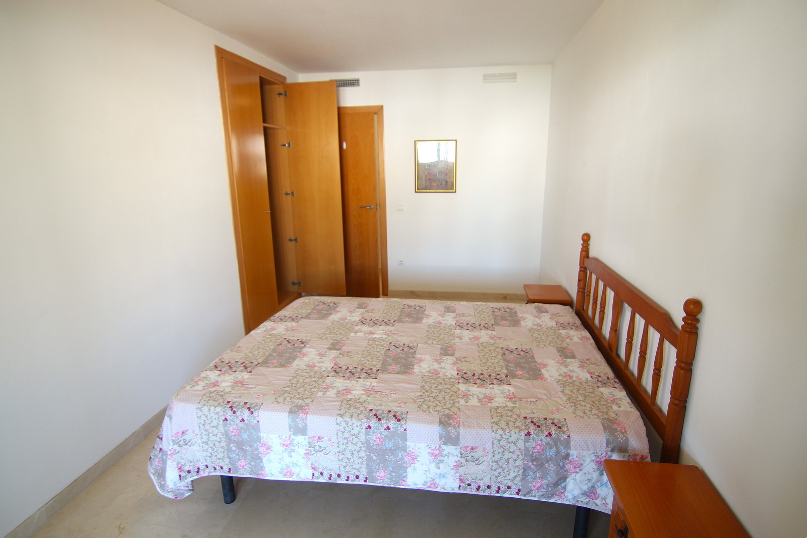 Apartamento en venta con 4 habitaciones y amplia terraza en el centro de Benitatxell.