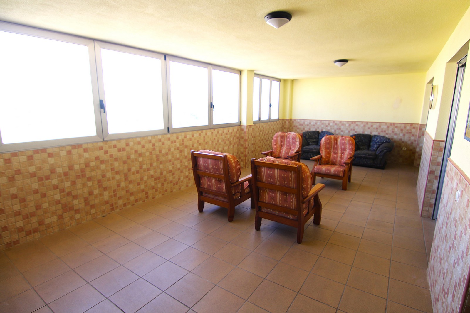 Apartamento en venta con 4 habitaciones y amplia terraza en el centro de Benitatxell.