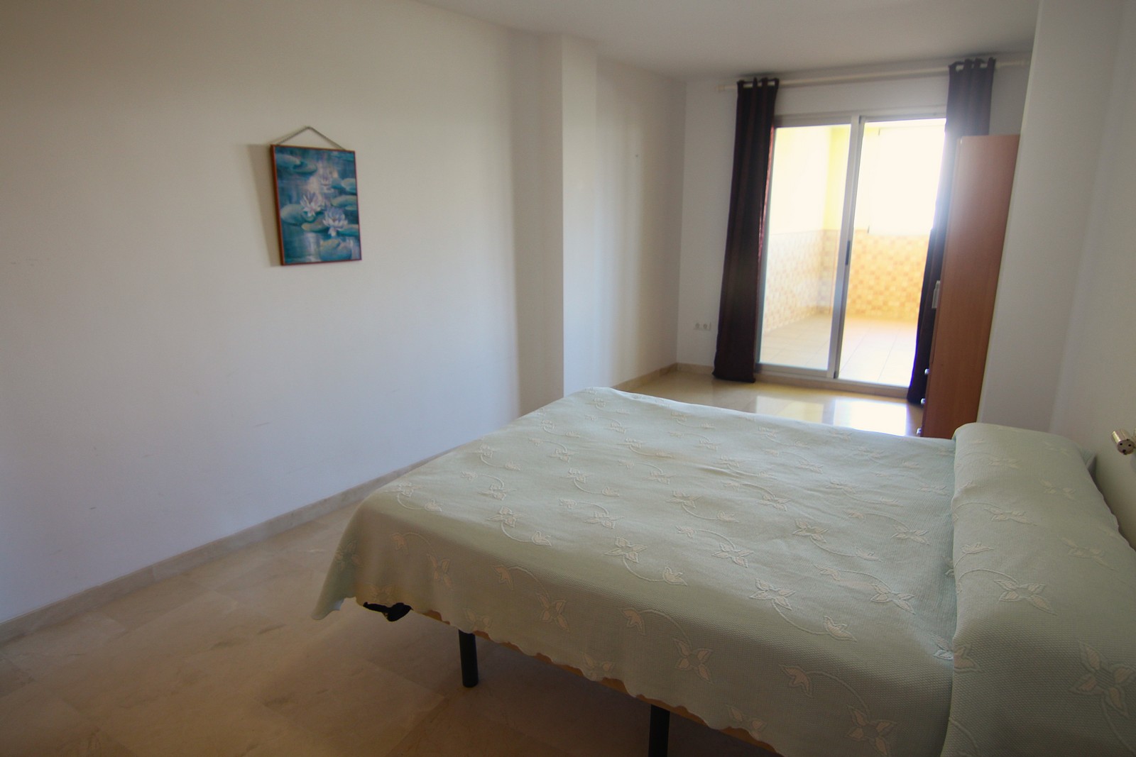 Apartamento en venta con 4 habitaciones y amplia terraza en el centro de Benitatxell.
