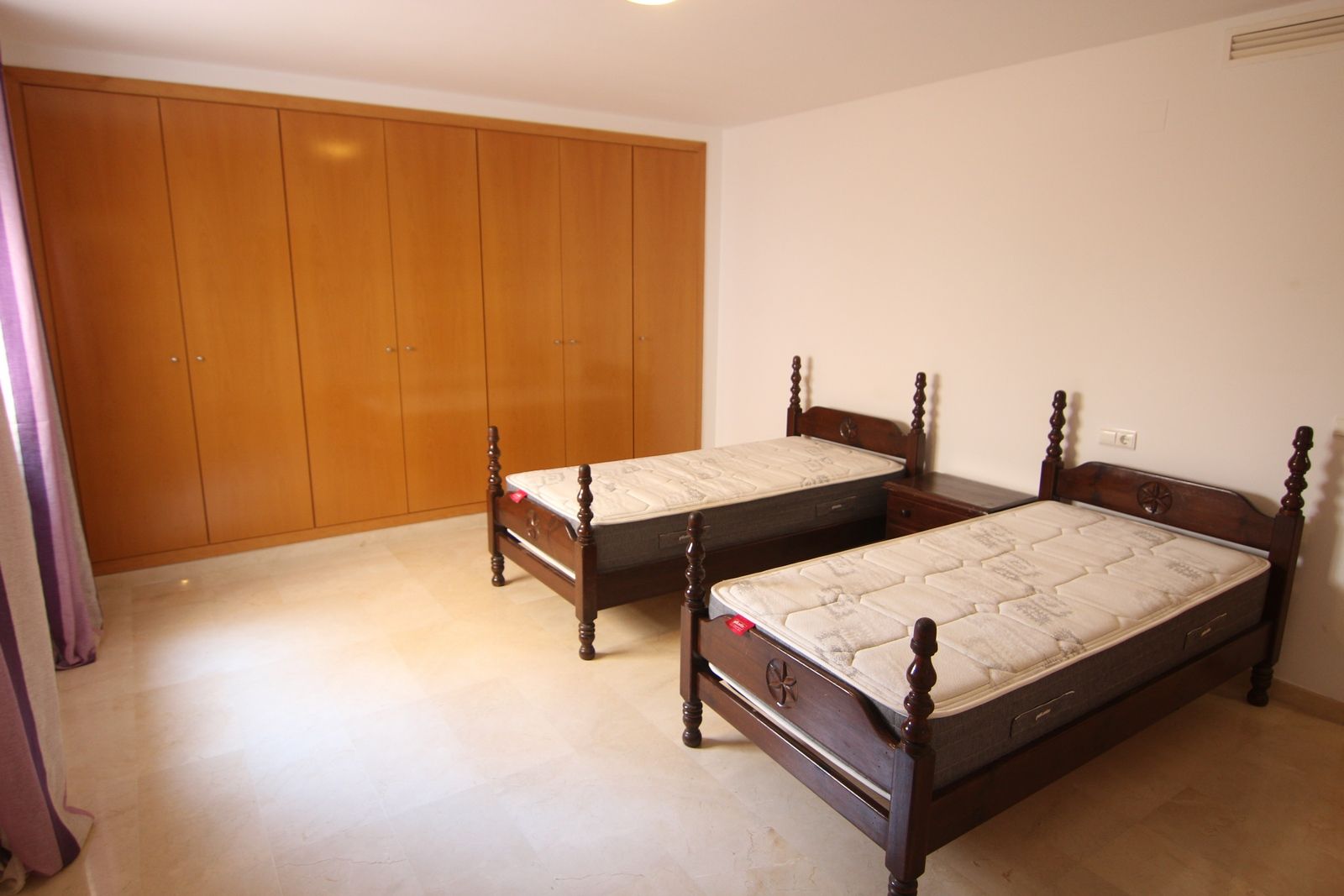 Apartamento en venta con 4 habitaciones y amplia terraza en el centro de Benitatxell.