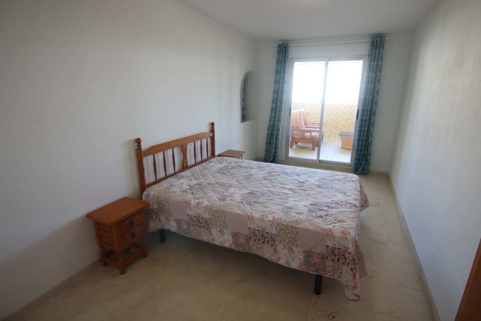 Apartamento en venta con 4 habitaciones y amplia terraza en el centro de Benitatxell.