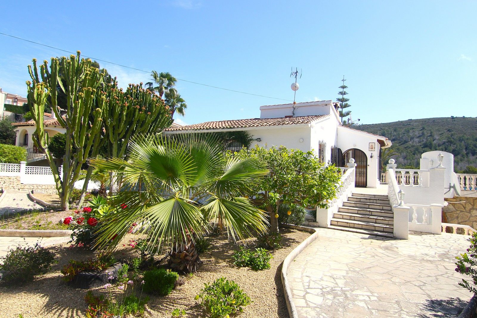 Villa en venta en zona tranquila del Portet con piscina.