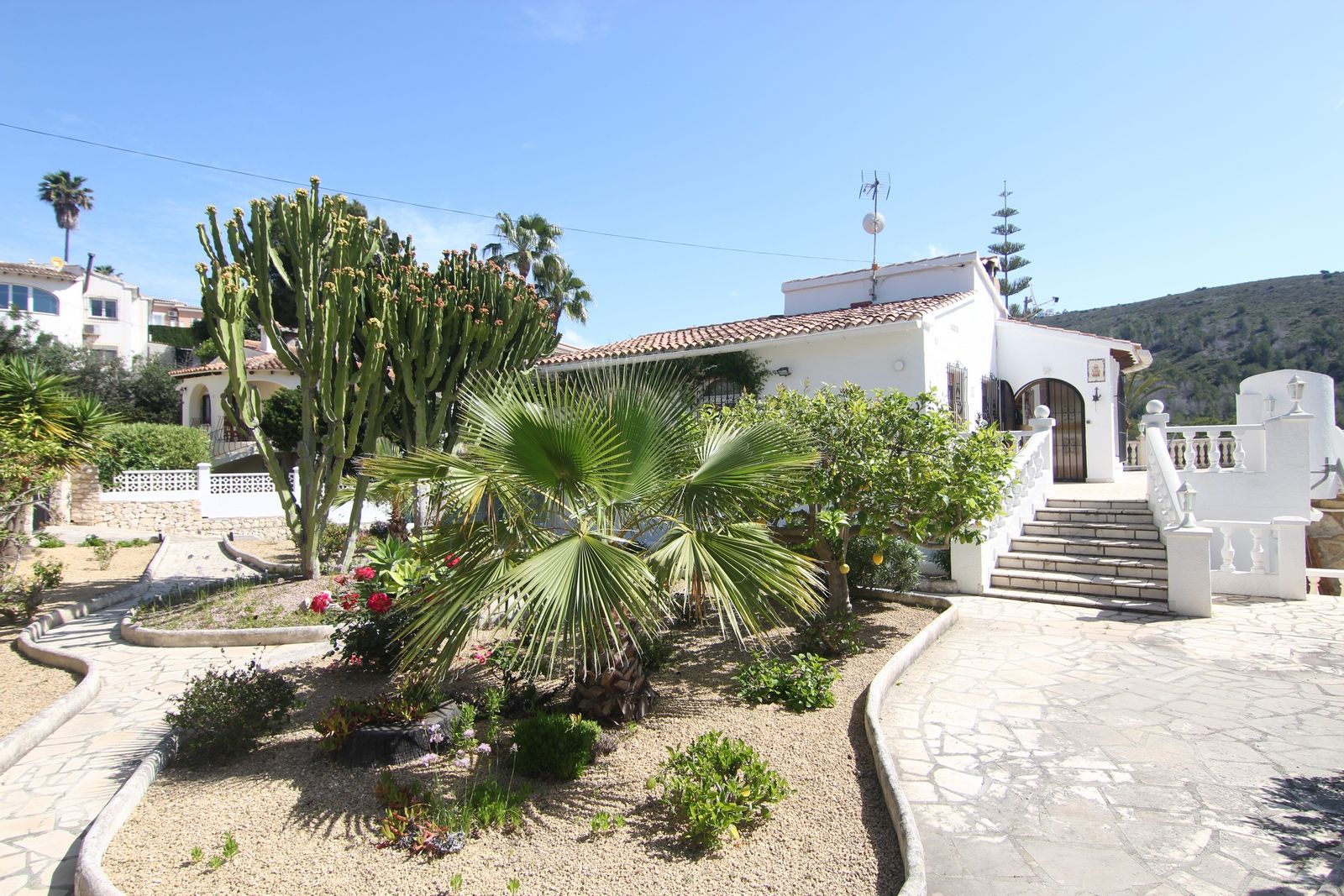 Villa en venta en zona tranquila del Portet con piscina.