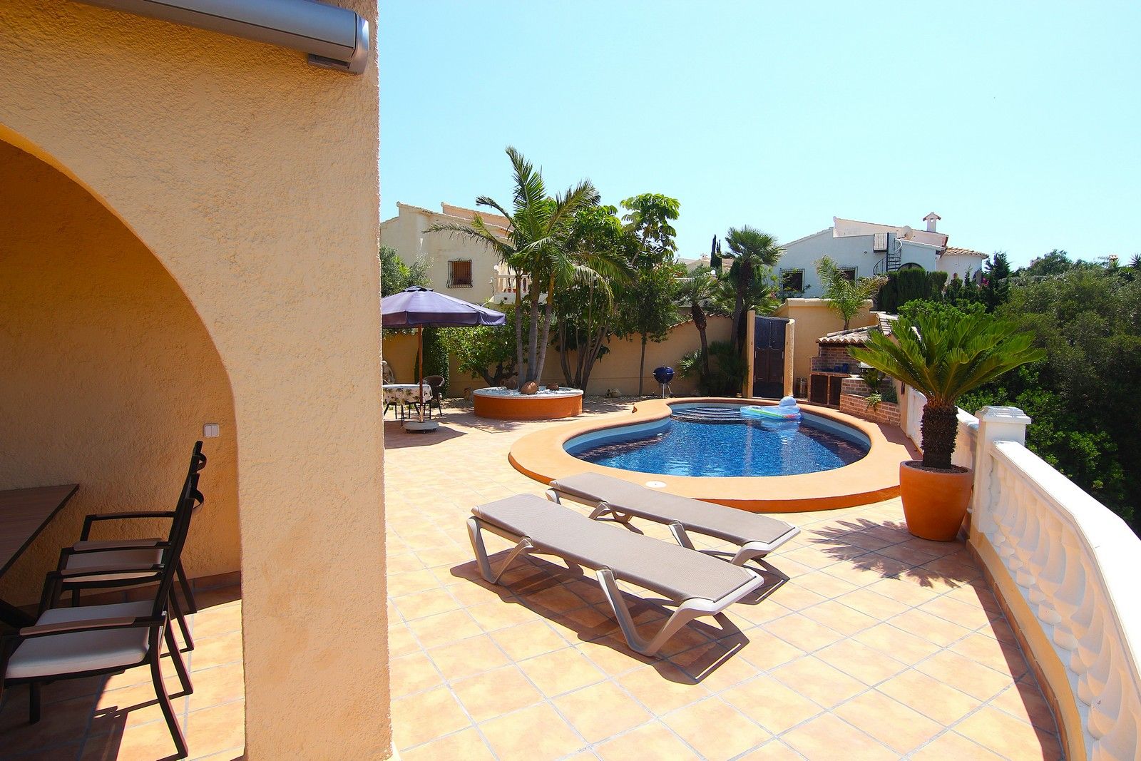 Villa con piscina y espectaculares vistas al mar en Cumbre del Sol.