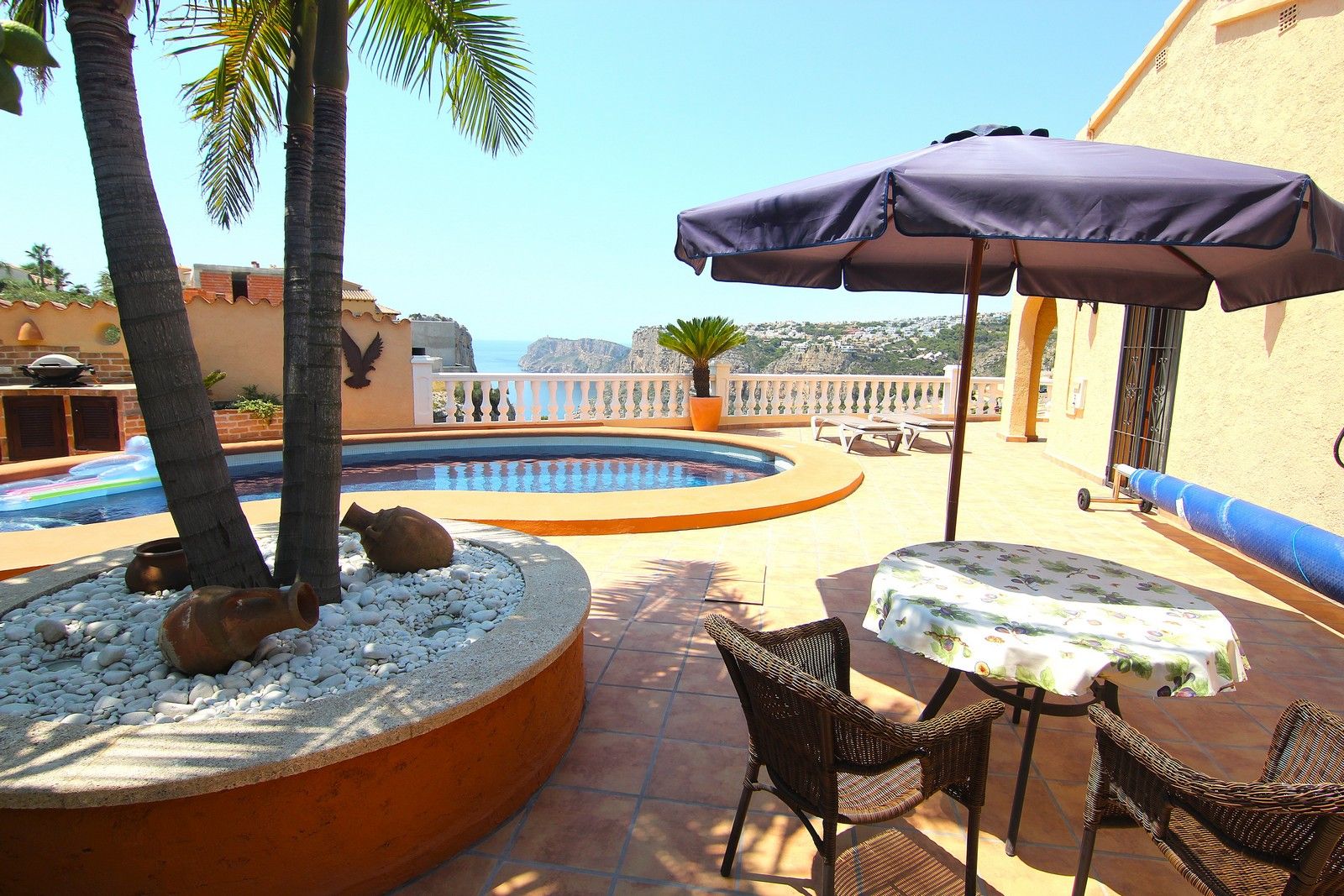 Villa con piscina y espectaculares vistas al mar en Cumbre del Sol.