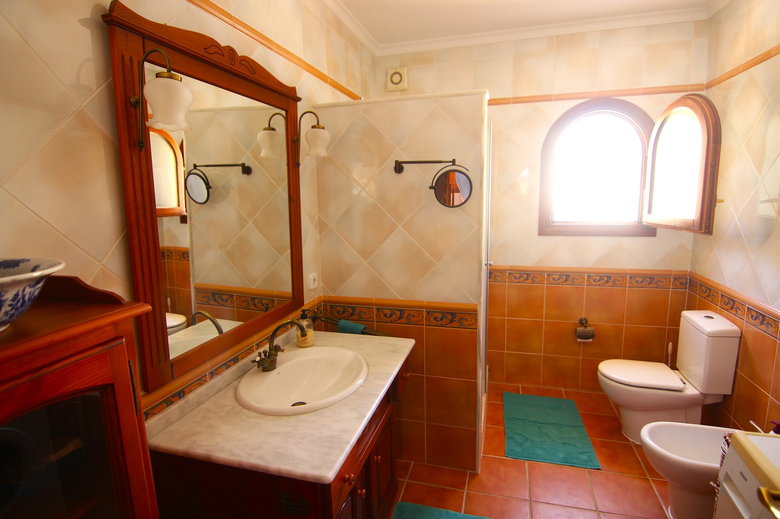 Villa con piscina y espectaculares vistas al mar en Cumbre del Sol.