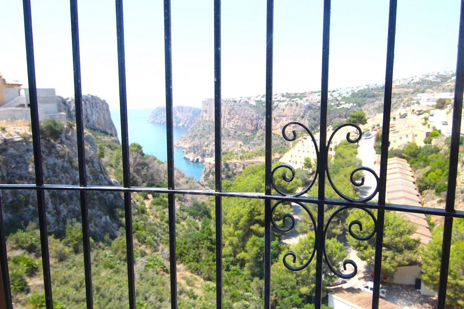 Villa con piscina y espectaculares vistas al mar en Cumbre del Sol.