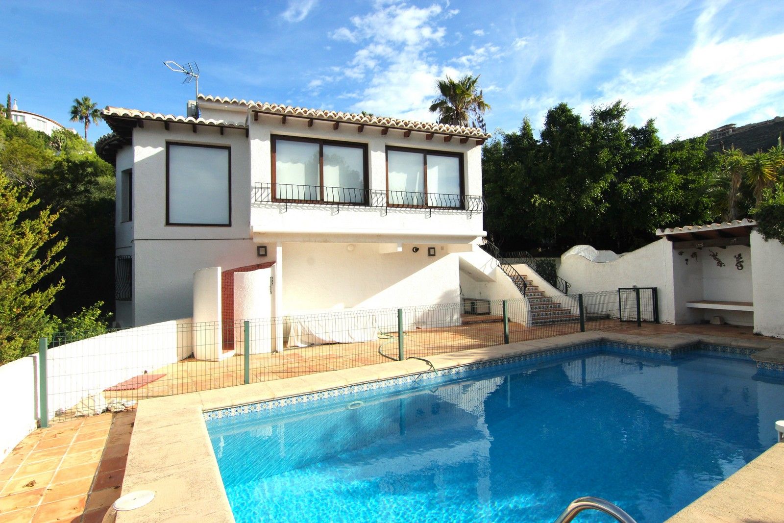 Villa reformada en Valle del Portet con piscina a la venta.