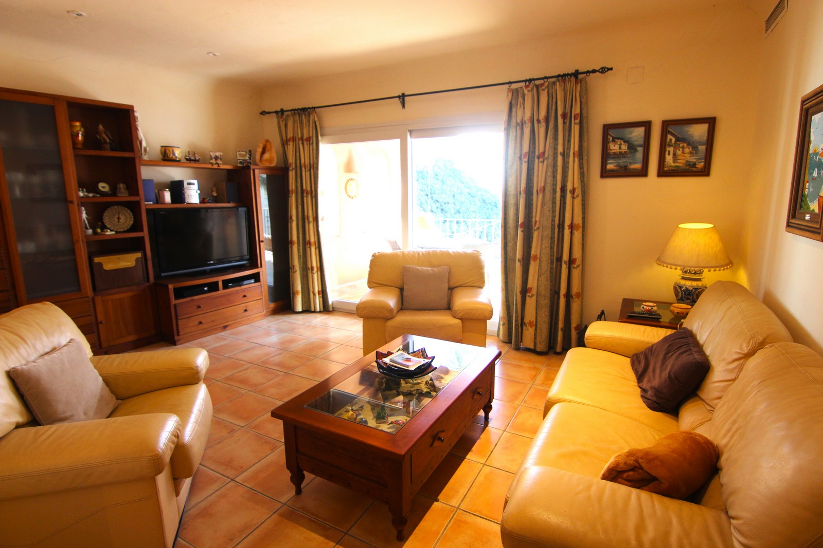 Apartamento amplio a la venta con vistas al mar en Moraira.