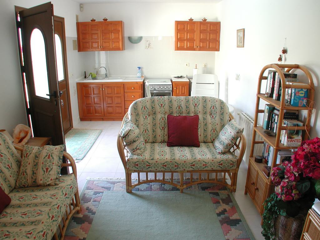Villa a la venta con piscina y vistas al mar.