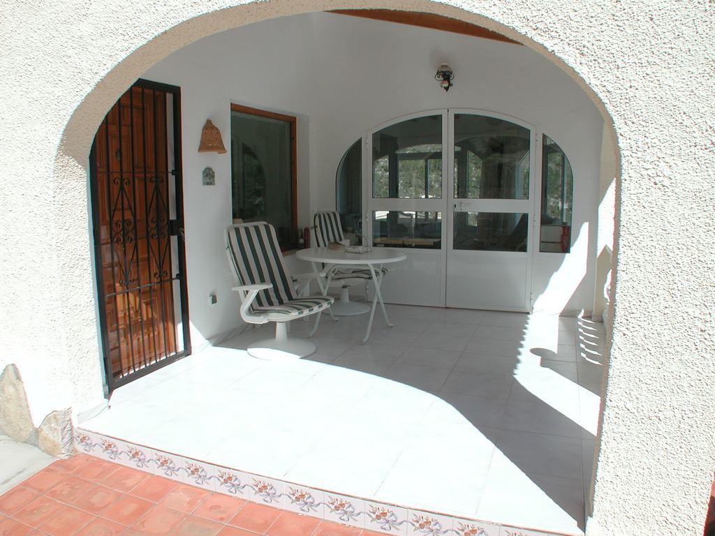 Villa a la venta con piscina y vistas al mar.