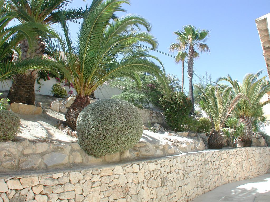 Villa a la venta con piscina y vistas al mar.