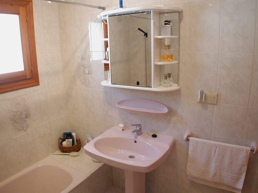Villa a la venta con piscina y vistas al mar.