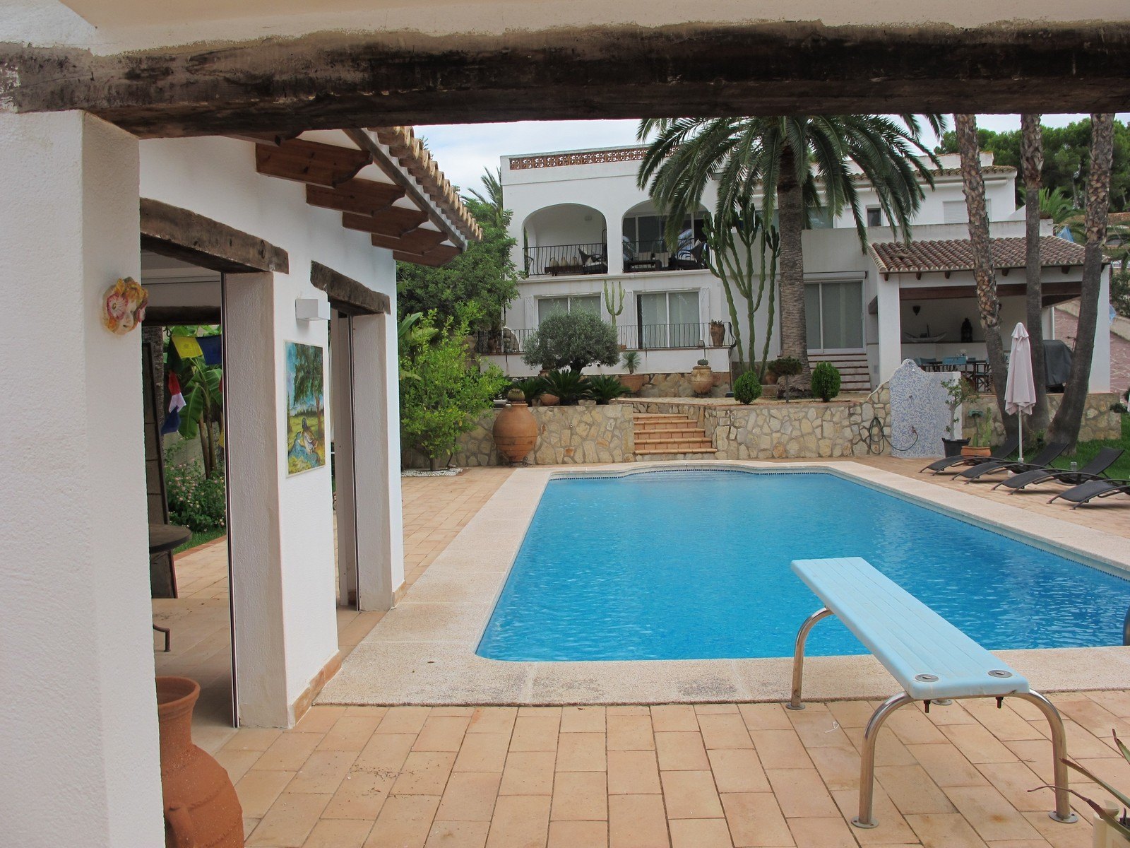 Preciosa villa a la venta en Moraira a 500 m. del puerto y pueblo.