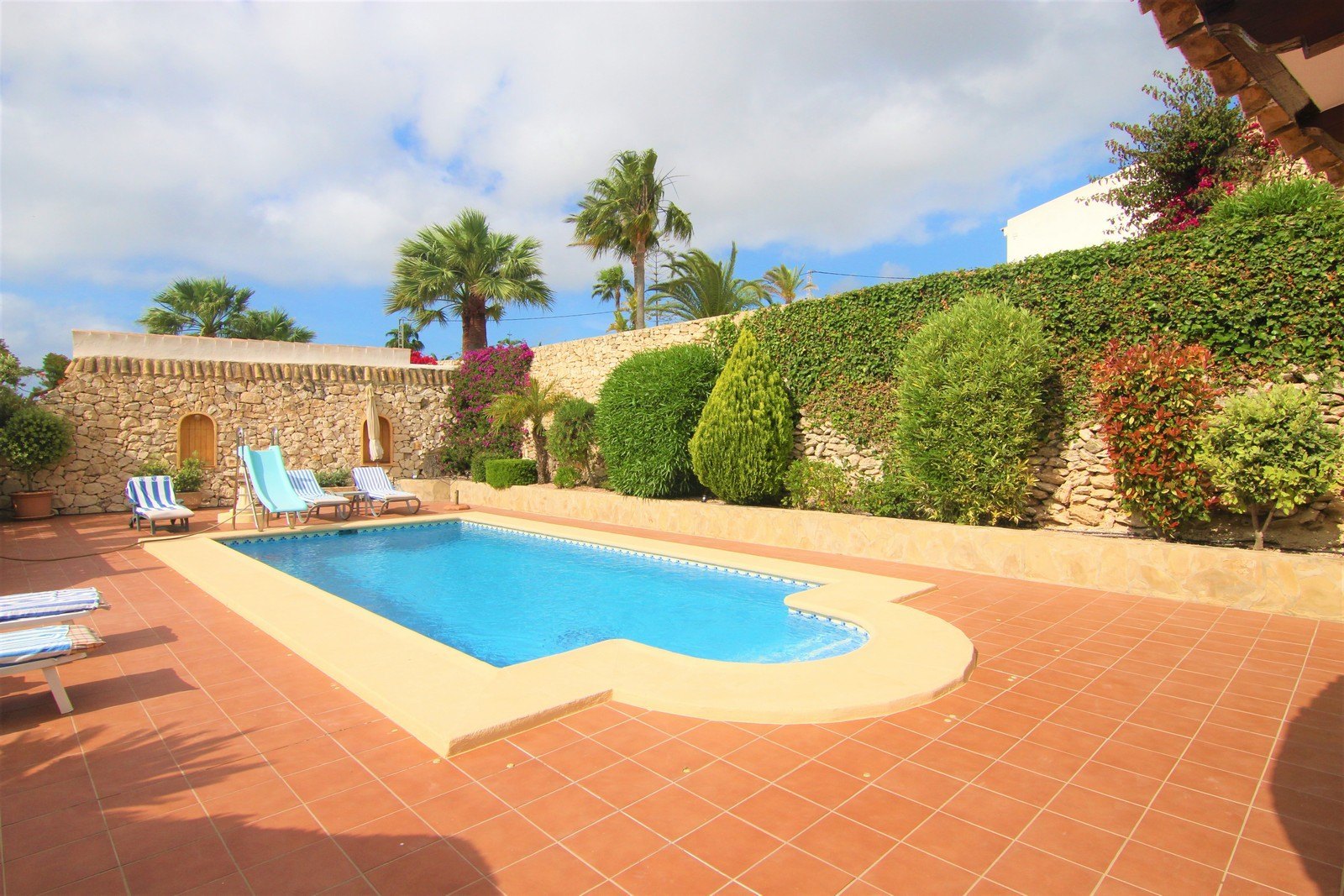 Villa con piscina a la venta en Moraira.