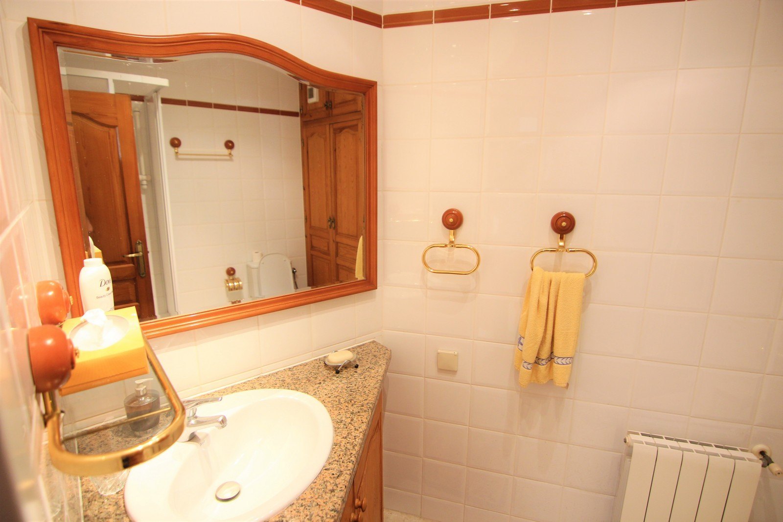 Villa a la venta con dos apartamentos y piscina en Moraira.