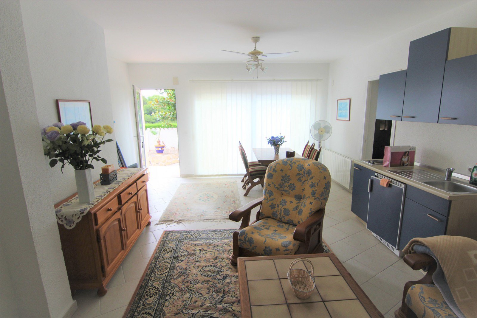 Villa a la venta con dos apartamentos y piscina en Moraira.