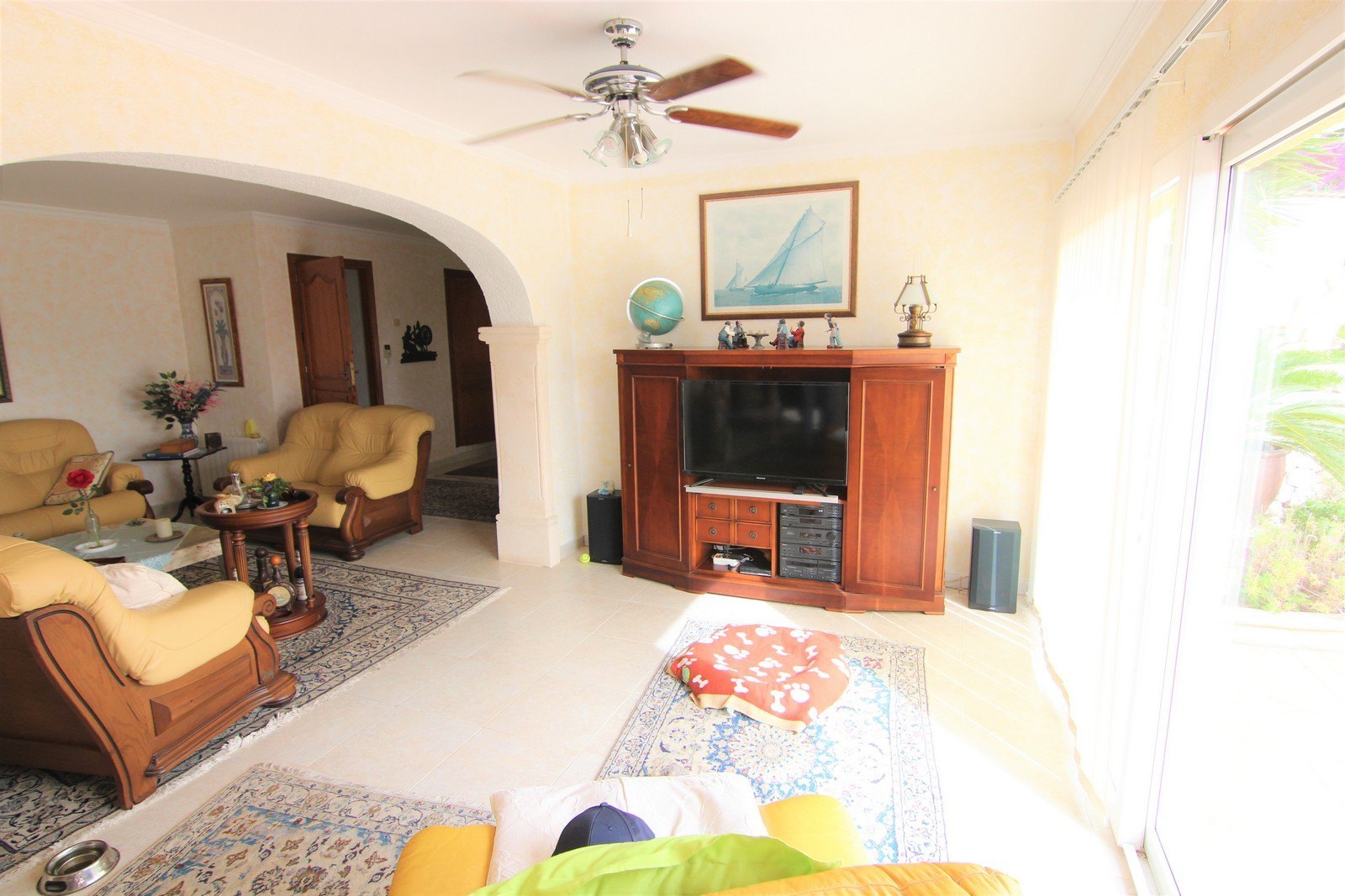 Villa a la venta con dos apartamentos y piscina en Moraira.