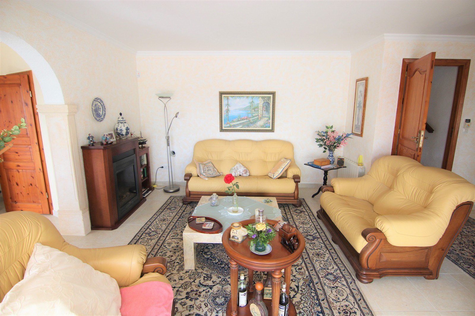 Villa a la venta con dos apartamentos y piscina en Moraira.