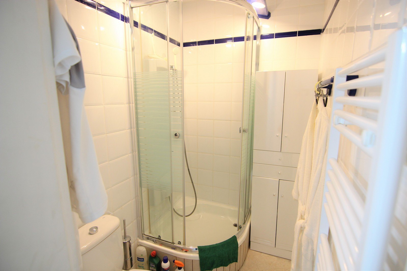 Villa a la venta con dos apartamentos y piscina en Moraira.