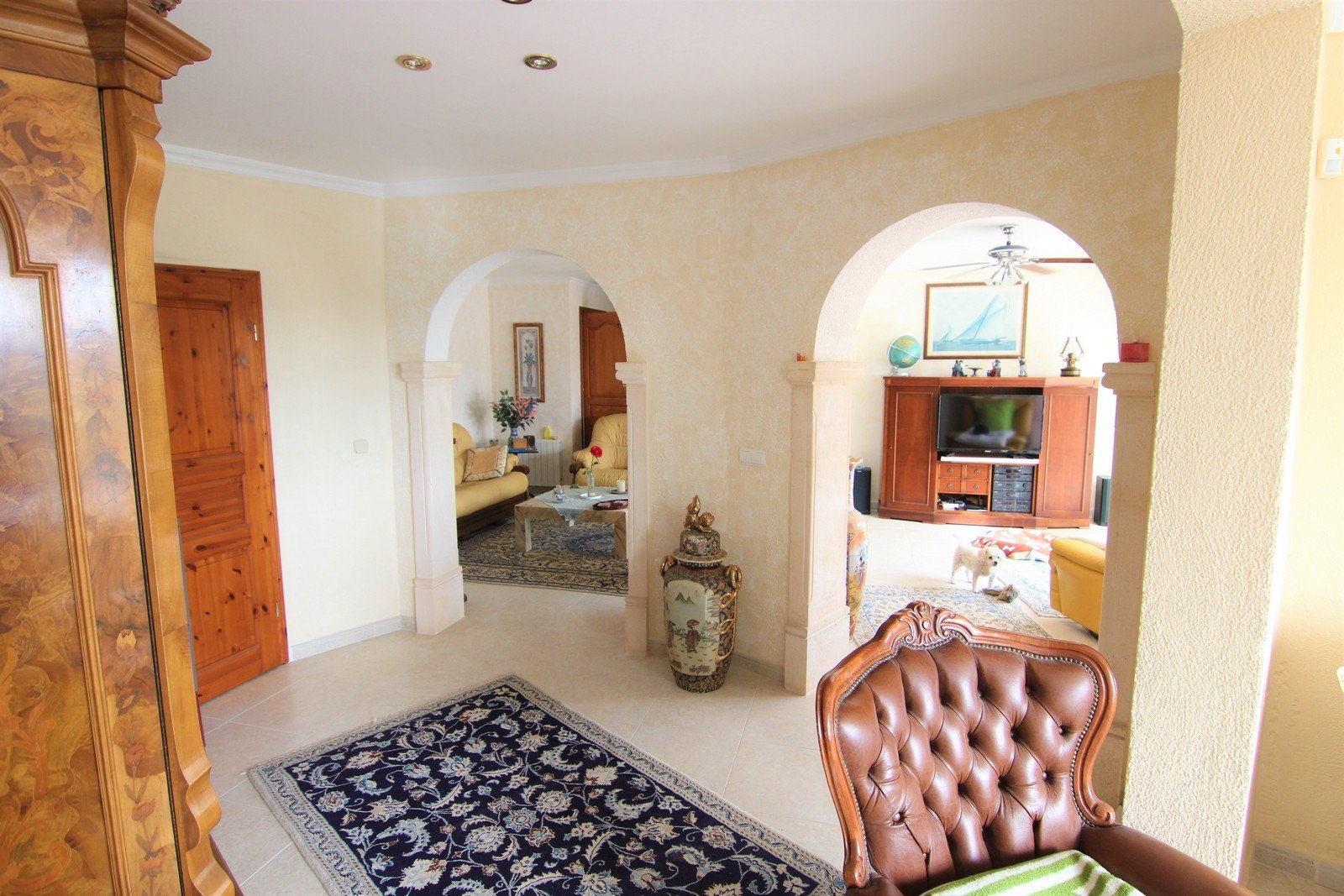 Villa a la venta con dos apartamentos y piscina en Moraira.