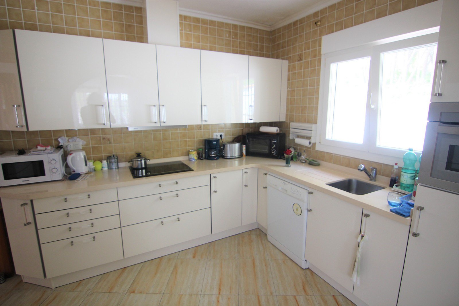 Villa a la venta con dos apartamentos y piscina en Moraira.