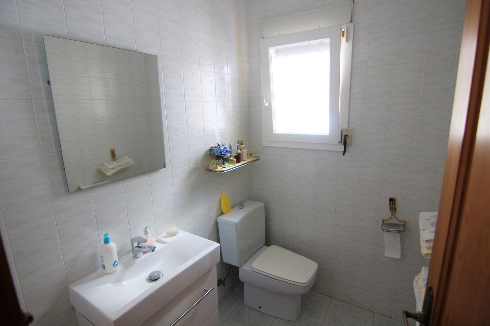 Villa a la venta con dos apartamentos y piscina en Moraira.