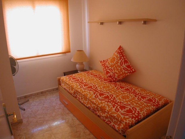 Espacioso apartamento con vistas al mar en el centro de Moraira.