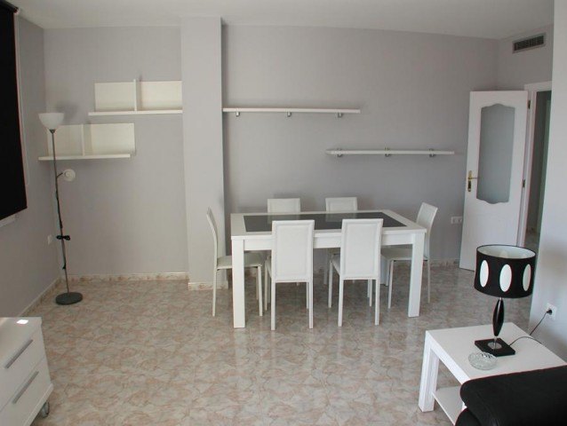 Espacioso apartamento con vistas al mar en el centro de Moraira.